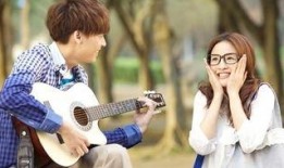 小鬼爆料第一次恋爱视频,甜蜜回忆曝光，揭秘青涩爱情故事