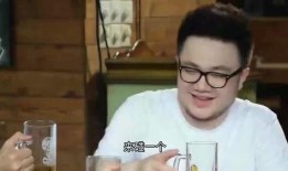 娱乐吃瓜酱精神小伙,揭秘精神小伙的潮流生活