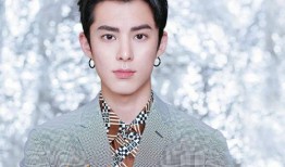 王鹤棣沈月恋情爆料视频,甜蜜互动引网友热议