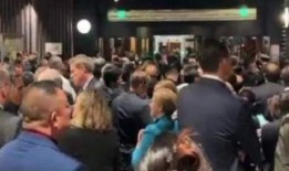 排队爆料老朋友视频,揭秘老友间的欢乐瞬间